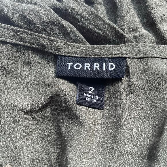 Torrid Olive Green Short Sleeve Blouse with Lace Design Size 2 - Picture 3 of 14